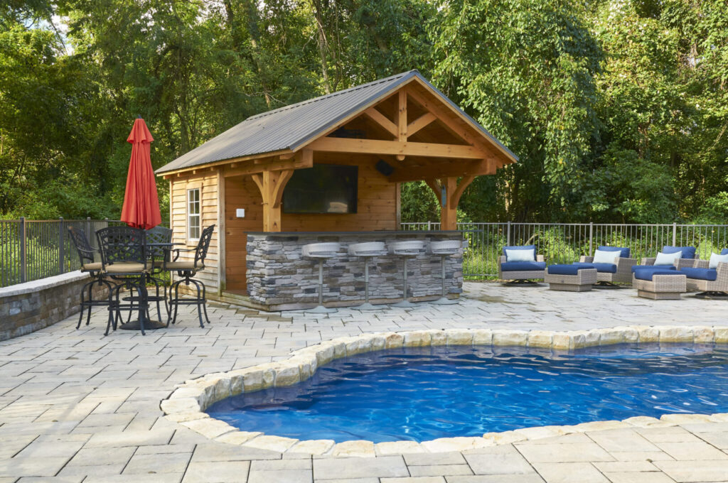 How to Design a Low-Maintenance Backyard Poolside Lounge in Delaware